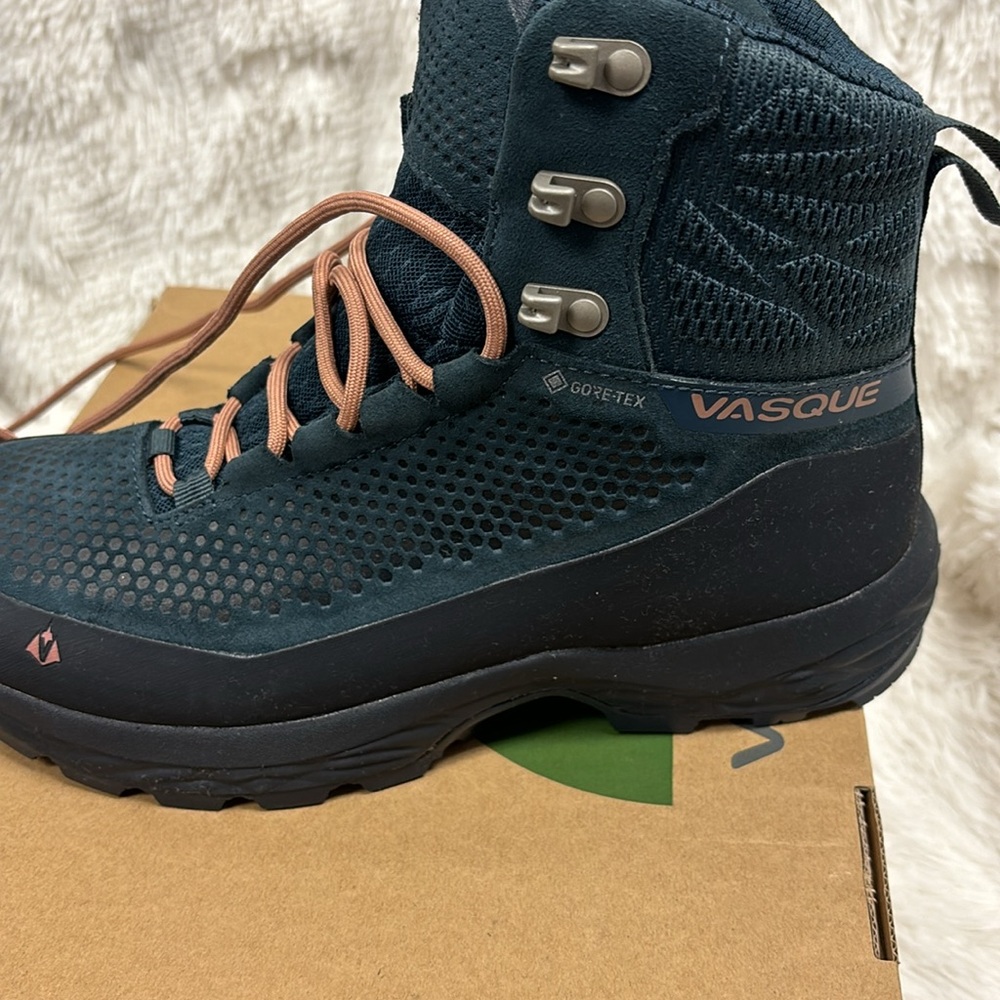 Vasque Women's Torre AT GTX Hiking Boots Size 8.5 US Brand New In Box